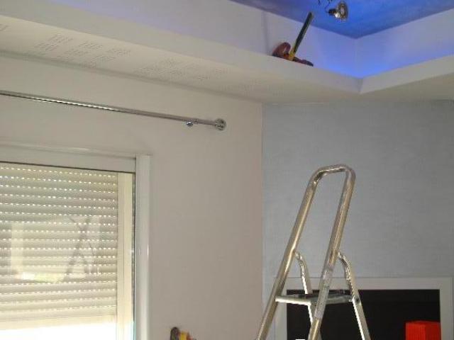 Installation d'un interrupteur variateur pour des spots au plafond 