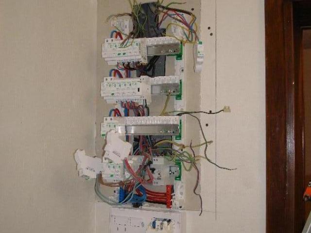 changement d'un tableau électrique avec mise aux normes électriques 