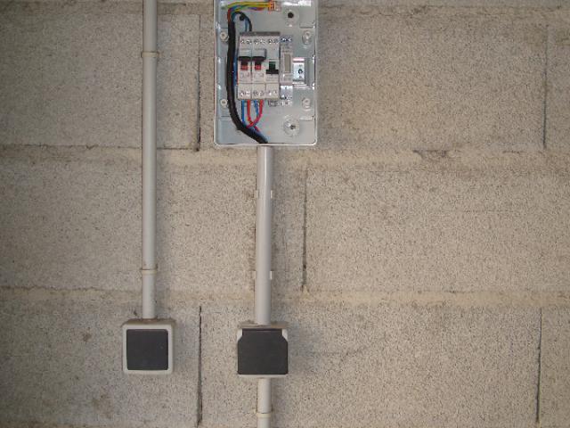 installation d'une prise green up pour la recharge d'une voiture électrique 