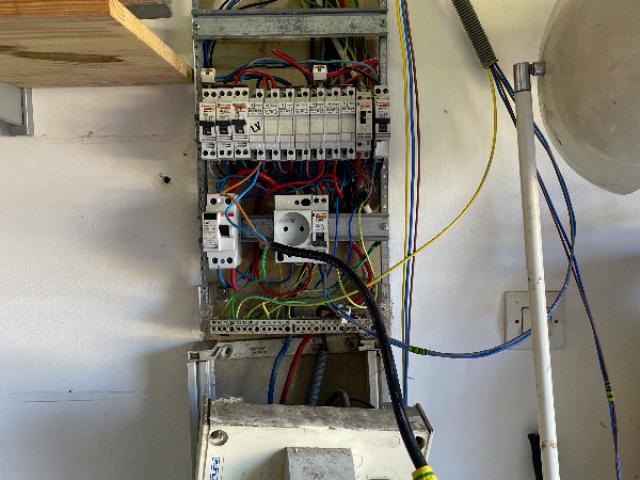 Changement d'un tableau électrique vétuste pour un tableau neuf Changement d'un tableau électrique vétuste pour un tableau neuf