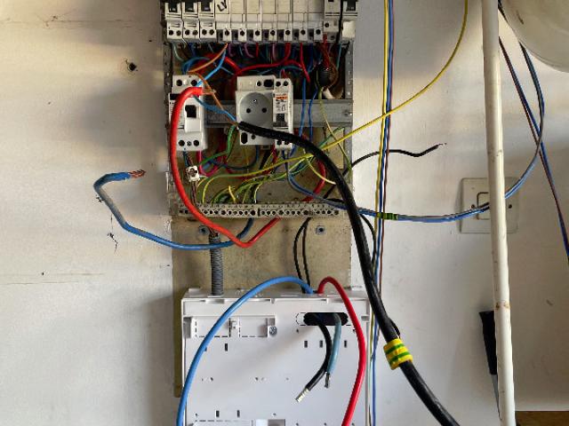 Changement d'un tableau électrique vétuste pour un tableau neuf Changement d'un tableau électrique vétuste pour un tableau neuf