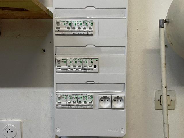 Changement d'un tableau électrique vétuste pour un tableau neuf Changement d'un tableau électrique vétuste pour un tableau neuf