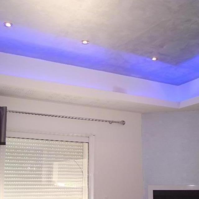 Installation d'un interrupteur variateur pour des spots au plafond 