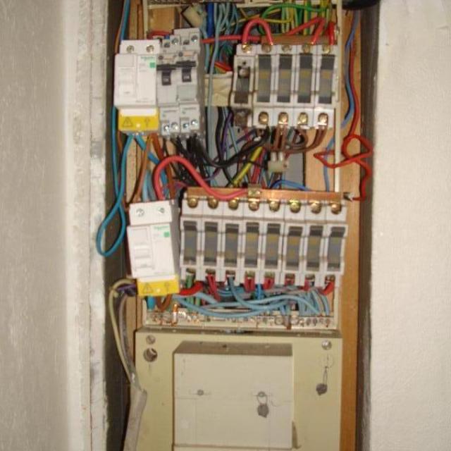 changement d'un tableau électrique avec mise aux normes électriques 